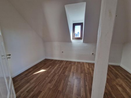5 ZKB Dachgeschosswohnung in zentraler Lage einer Stadtvilla/Bad Hersfeld/ Sofort bezugsfrei ! - Photo 4
