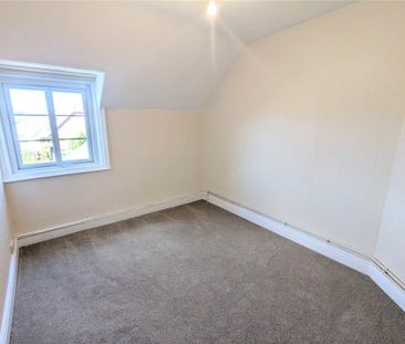 3 bedroom end of terrace house to rent - Photo 2