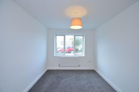 2 bedroom ground floor flat to rent - Photo 2