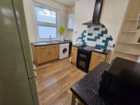 2 bedroom terraced house to rent - Photo 3