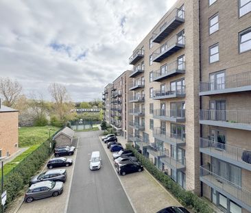 Studio Flat, Beaufort Square, NW9 - Photo 5