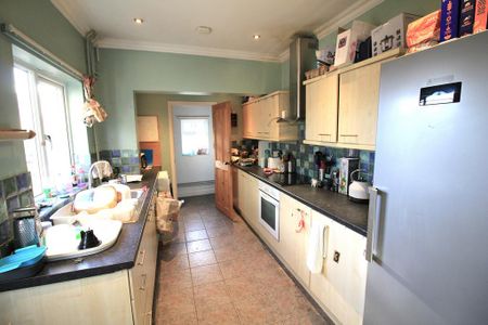 1 bedroom in a house share to rent - Photo 3