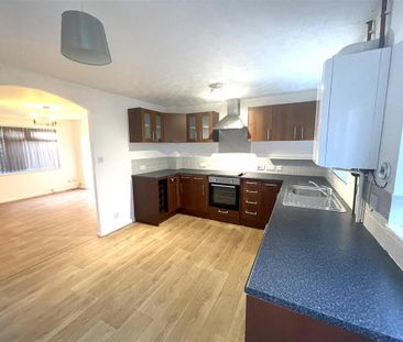 3 bedroom semi-detached house to rent - Photo 2