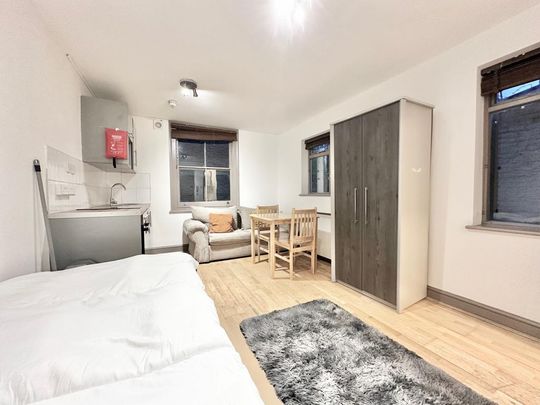 Studio to rent - Photo 1