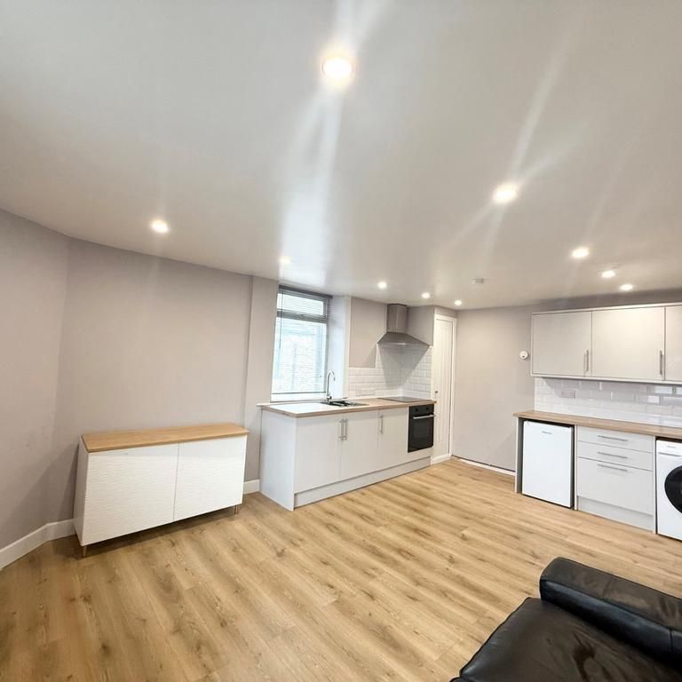 1 bedroom flat to rent - Photo 1