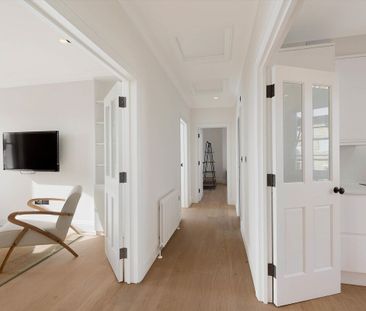 Elegant two-bedroom apartment set within a white stucco-fronted building in the heart of Pimlico, SW1V. - Photo 6