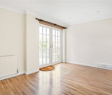 Wychwood is a detached four bedroom family home in South Heath, wit... - Photo 4