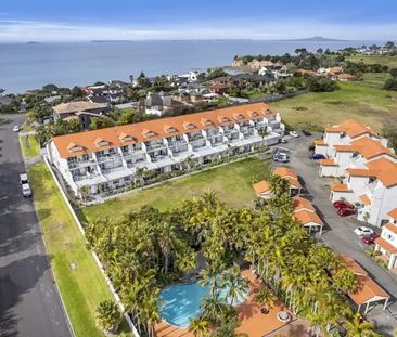 Resort style living - Three bedroom apartment - Photo 5