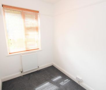 2 bedroom Maisonette to let - Photo 3