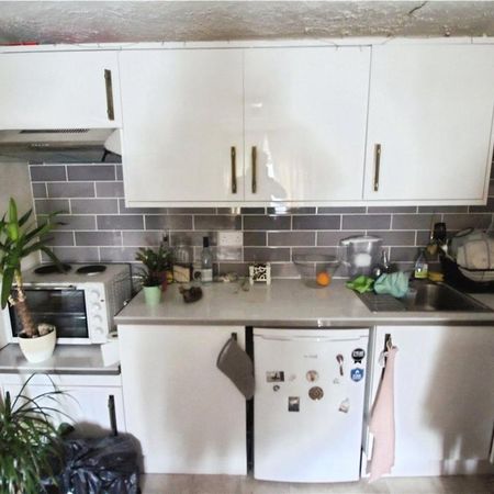 House share to rent - Photo 3