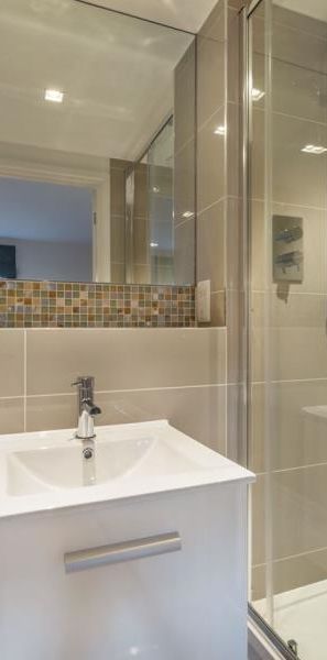 Madeira Road, West Byfleet - 1 bedroomProperty for lettings - Seymours - Photo 1