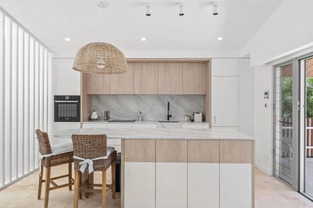 Stunning Beachside Abode - Water & Electricity included ! - Photo 5