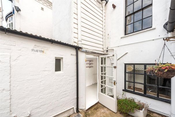 4 bedroom terraced house to rent - Photo 1