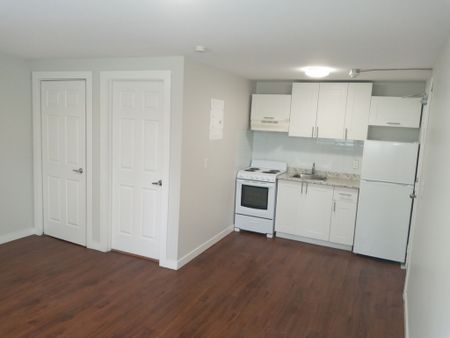 One Bedroom Apartment - Photo 2
