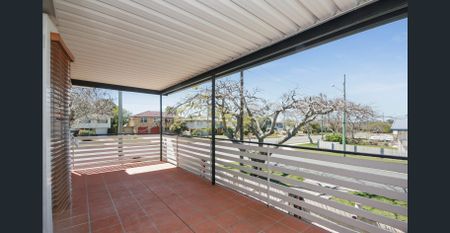 Three Bedroom Home in Clontarf with Side Access! - Photo 5