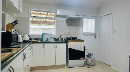 Spacious 4-Bedroom Family Home Ã¢ÂÂ Water & Internet Included - Photo 2