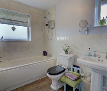 4 bedroom semi detached house to rent - Photo 3