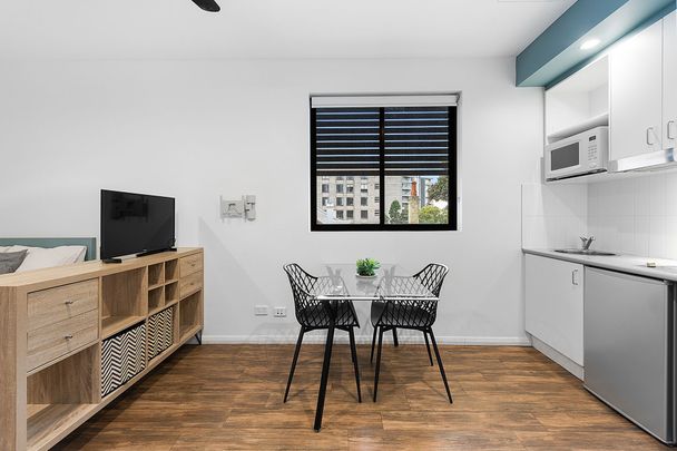 Fully Furnished, As-New studio in the heart of Bondi Junction for Lease. - Photo 1