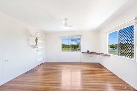 434 Anzac Avenue, Kippa-Ring QLD 4021 - House For Rent | Domain - Photo 4