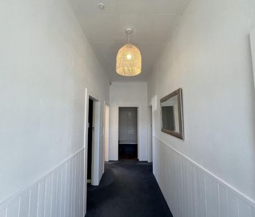 Centrally located three-bedroom home - Photo 3