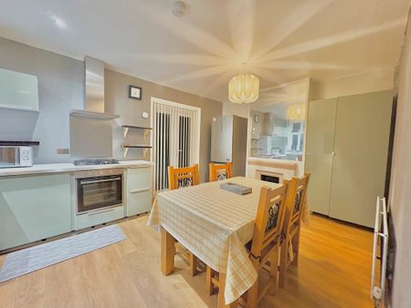 3 bedroom semi-detached house to rent - Photo 2