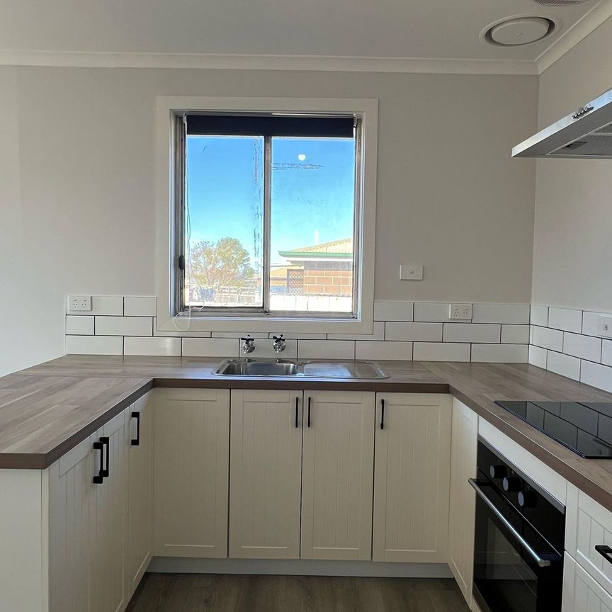 Newly Renovated Stylish 3 Bedroom Home! - Photo 1
