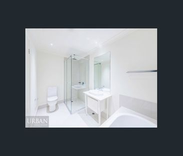 Modern 3 Bedroom Townhouse In Sought After Location - Photo 4