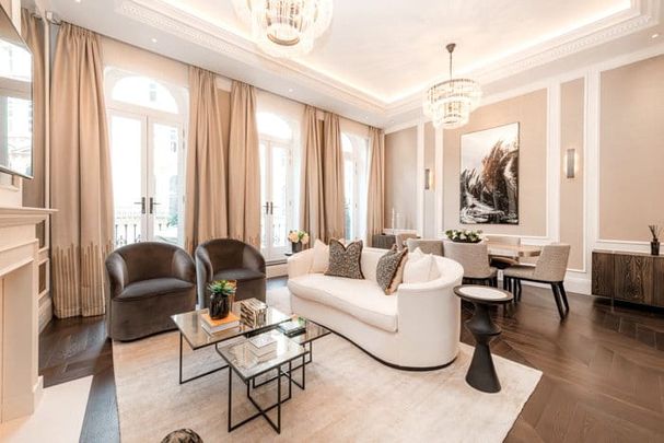 An exquisite two-bedroom apartment located in the heart of the Royal Borough of Kensington & Chelsea, a stones throw from Kensington Palace. EPC rating: C | Council Tax Band G - Photo 1