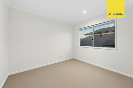 Metricon Home, 4 Bedrooms, 2 Living Areas, Ducted A/C, Solar +Wireless Securtity System - Photo 3