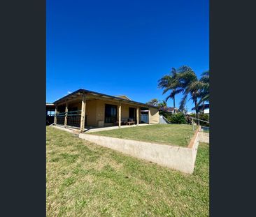 Cute Canal Home - Fabulous location - Photo 5