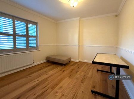 4 bedroom detached house to rent - Photo 2