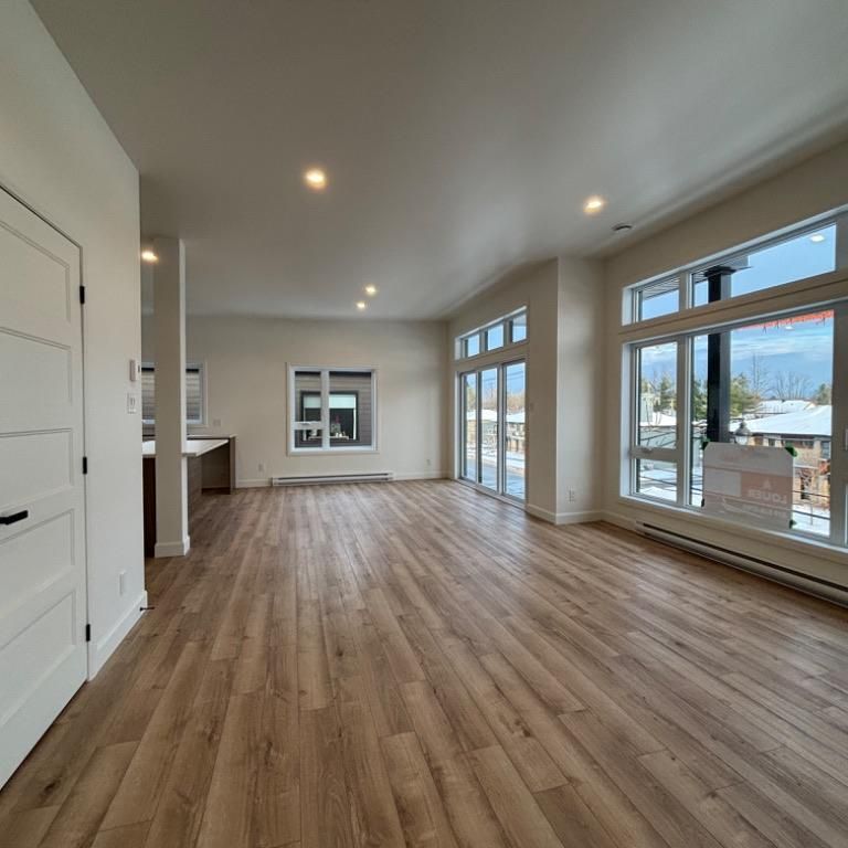 Appartement style condo grand 4 1/2 lumineux - Photo 1
