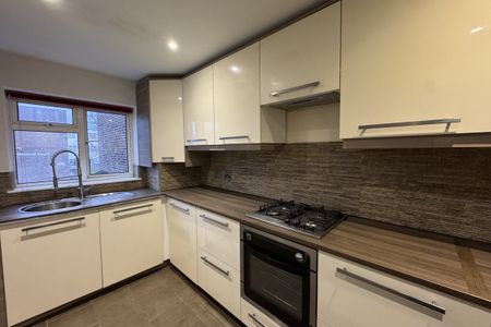 Wakehams Green Drive, CRAWLEY - Photo 4