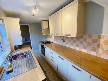 2 bedroom ground floor flat to rent - Photo 5