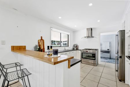 Spacious Family Living with Poolside Entertaining in the Heart of Mulgoa - Photo 5