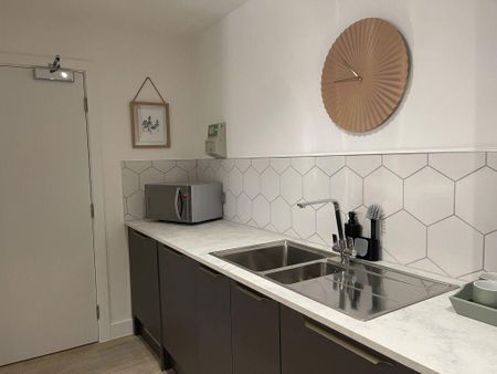 1 bedroom in a house share to rent - Photo 5