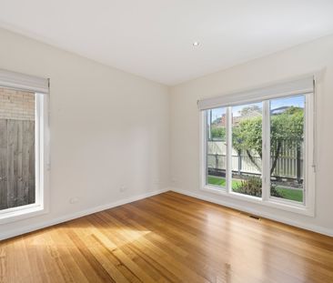 33 Mernda Avenue, Glen Iris VIC 3146 - Photo 6