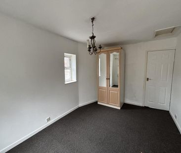 4 bedroom semi-detached house to rent - Photo 3