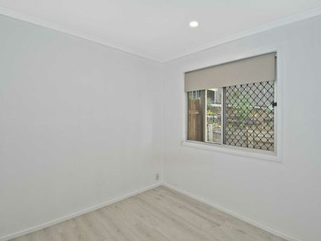 Well-Located 3 Bedroom Home with Air Conditioning | Close to Shops, Schools & Transport - Photo 4