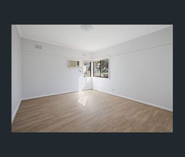 STUNNING FAMILY HOME IN PRIME LOCATION! - Photo 2