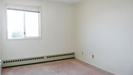 2 Bedroom Condo For Rent In University Heights - Photo 3