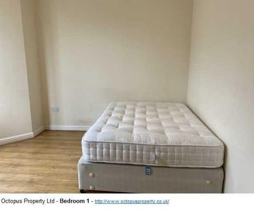 1 bedroom in a flat share to rent - Photo 3