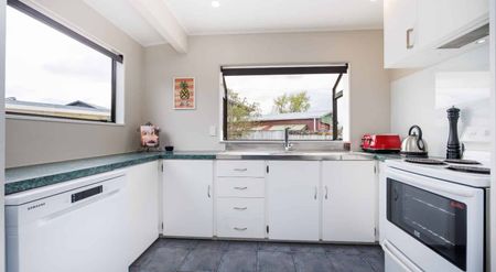 Feilding - Four Bedroom - Photo 3