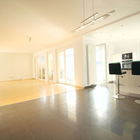 MIETE: Großzügiges, modernes Einfamilienhaus mit Pool, - Photo 1