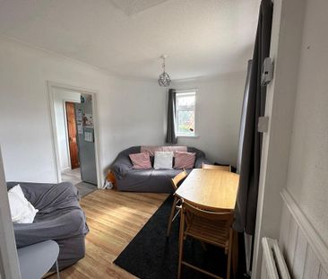 4 bedroom semi-detached house to rent - Photo 4