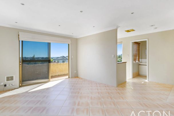 Superb location, amazing view... perfect timing for summer! Available 23 December 2025 - Photo 1