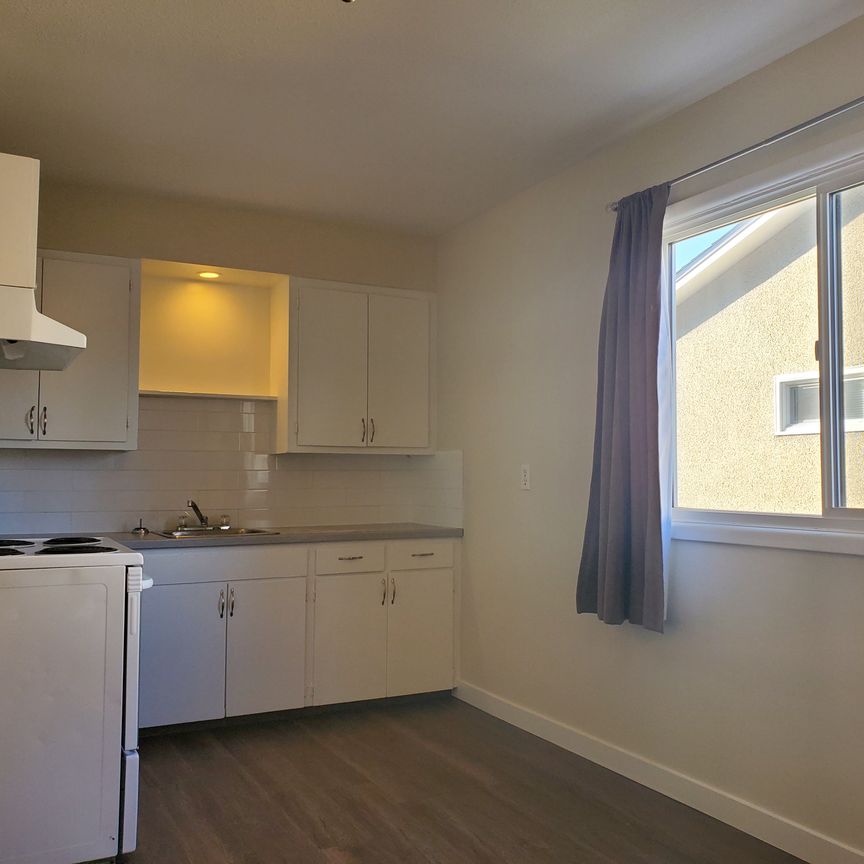 Small Pet Friendly, 2 Bedroom Duplex - Photo 1