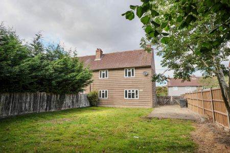 3 bedroom semi-detached house to rent - Photo 2