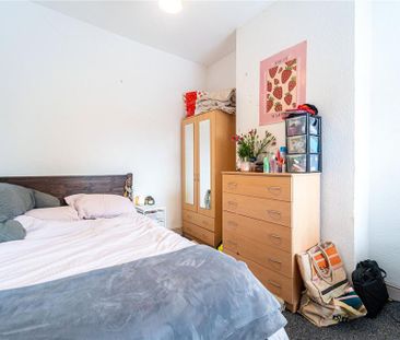 3 bedroom end of terrace house to rent - Photo 2