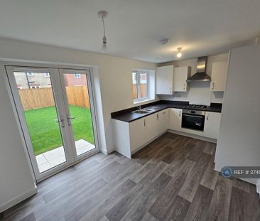 3 bedroom semi-detached house to rent - Photo 6